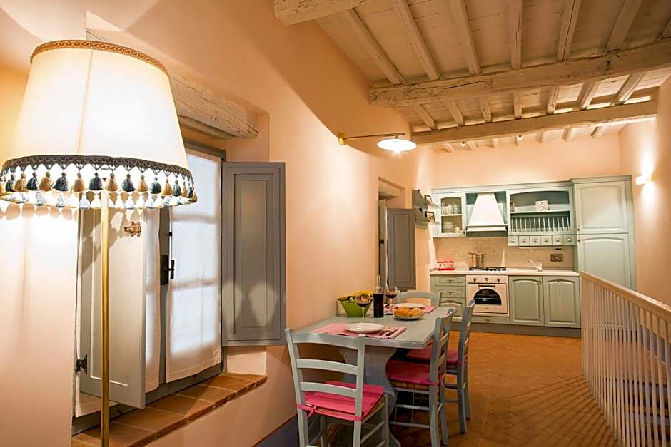 Farmhouse with swimming pool surrounded by greenery just 20 minutes from Arezzo