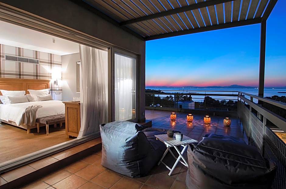 Sea View Cityscape Hotel