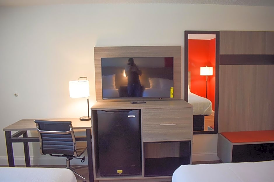 Ramada by Wyndham Cleveland Airport West