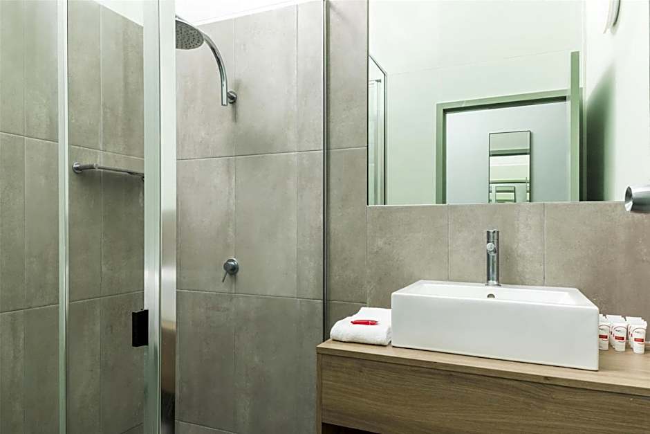 Nightcap at Atherton Hotel