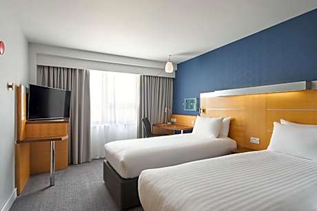 Standard Twin Room with Free Hot Breakfast