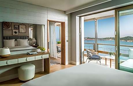 Bungalow with King Bed and Garden View