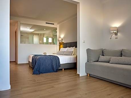 Suite with Terrace and Sea View