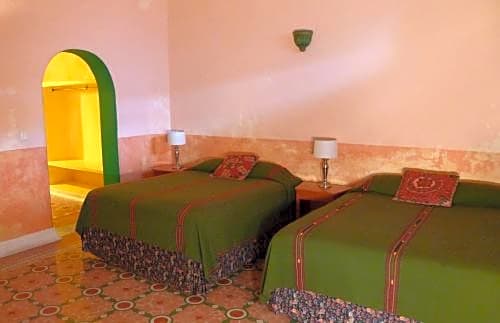 Hotel Medio Mundo