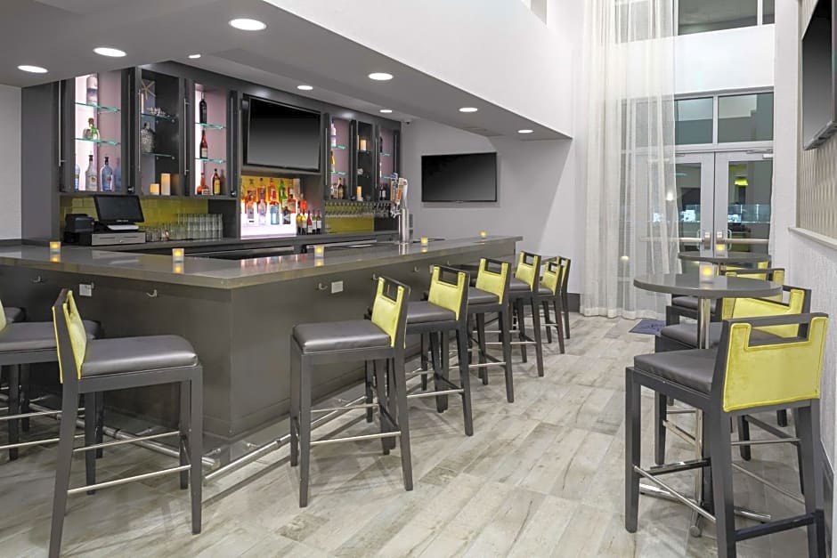 Hampton Inn By Hilton & Suites Irvine-Orange County Airport