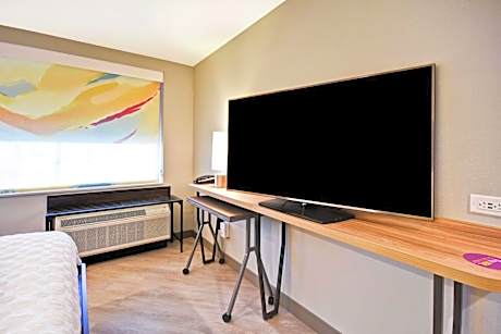 Queen Room with Two Queen Beds - Hearing Access