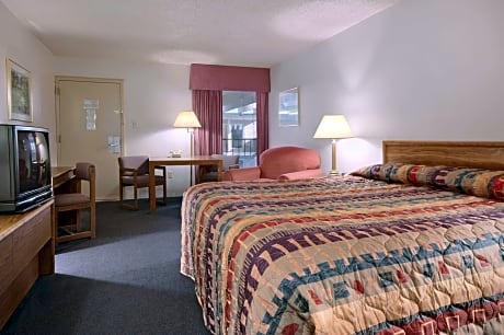 1 Queen Bed Room NQ1