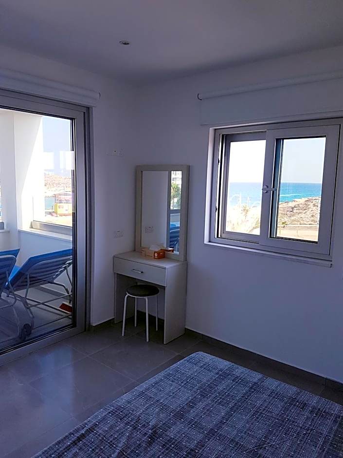 Christopher's Sandy Beach Suites