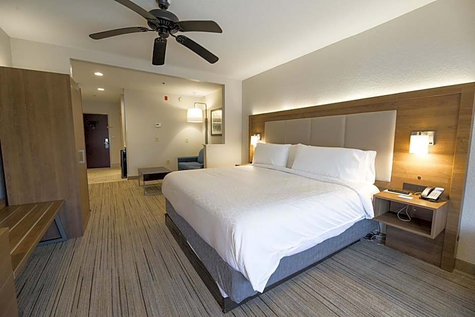 Holiday Inn Express Hotel & Suites Clinton By IHG