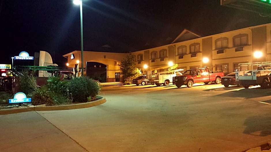 Days Inn by Wyndham Childress