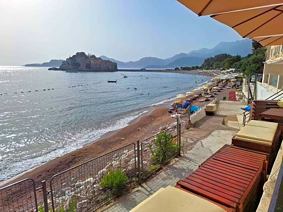 Montesan Luxury Apartment Beach Front