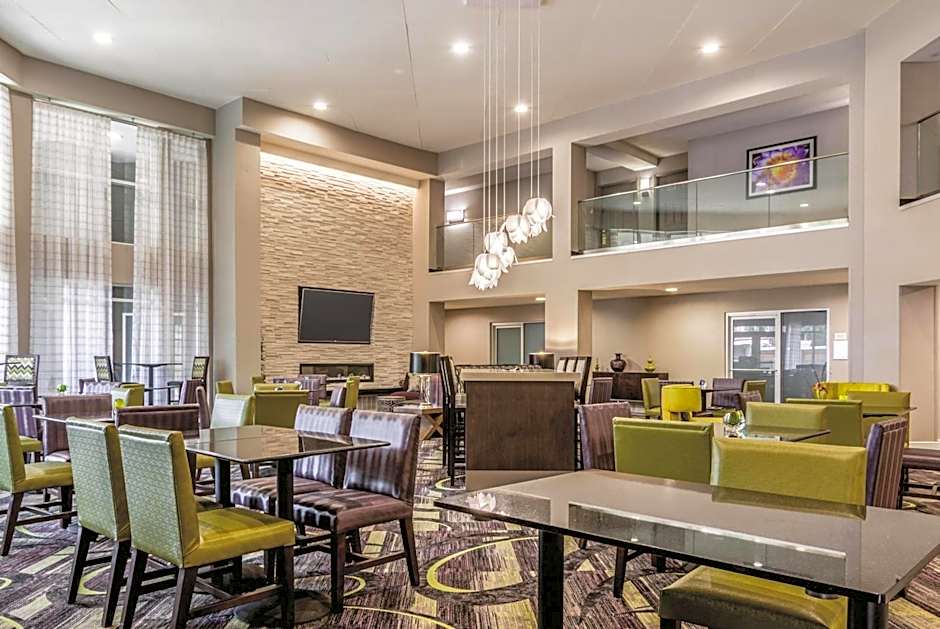 La Quinta Inn & Suites by Wyndham Atlanta Perimeter Medical Center