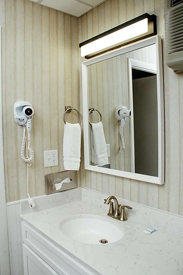Country Squire Inn and Suites