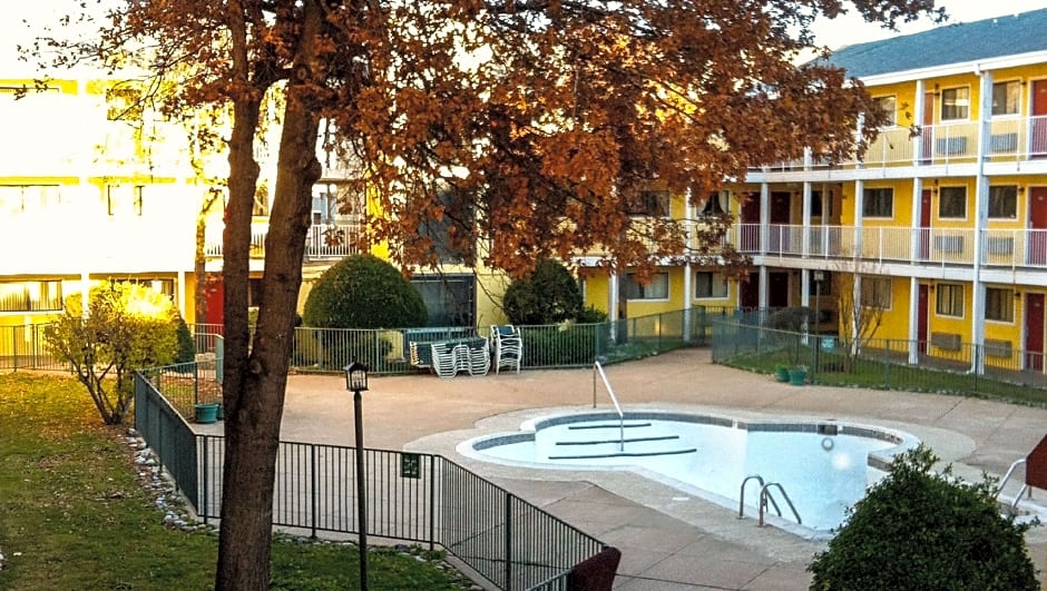 Oaktree Inn & Suites Oklahoma