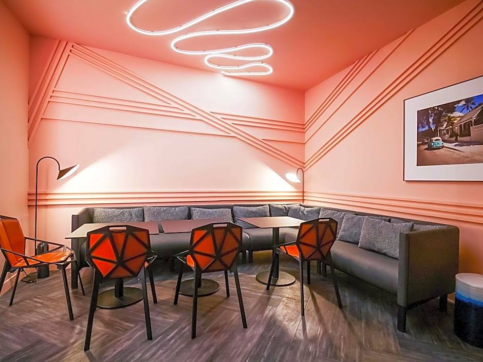 Tribe Paris Batignolles