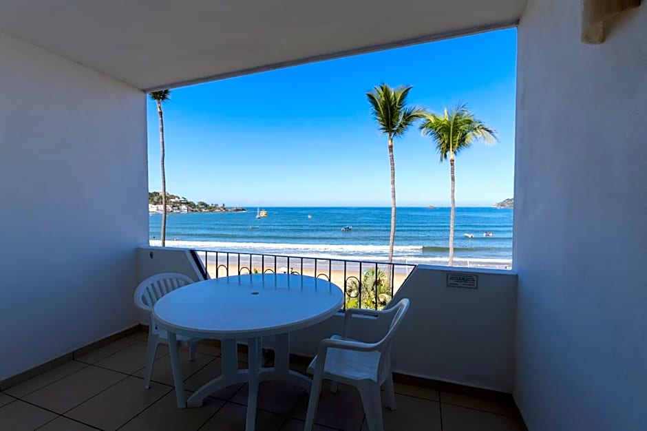 Costa Alegre Hotel & Suites