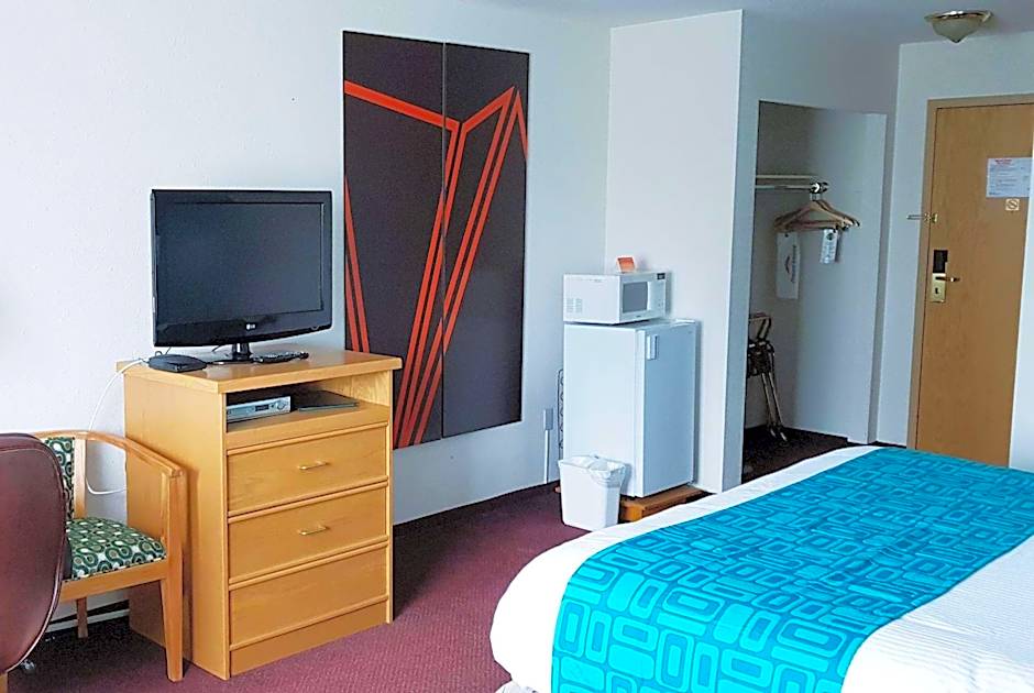 Howard Johnson by Wyndham Fort St. John