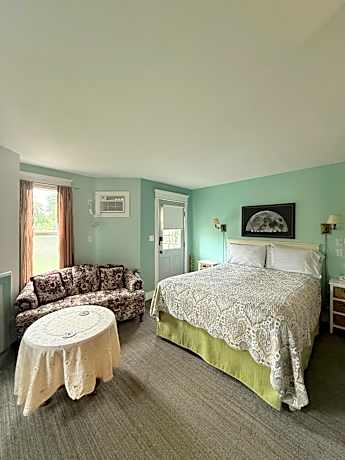 Queen Room with Spa Bath