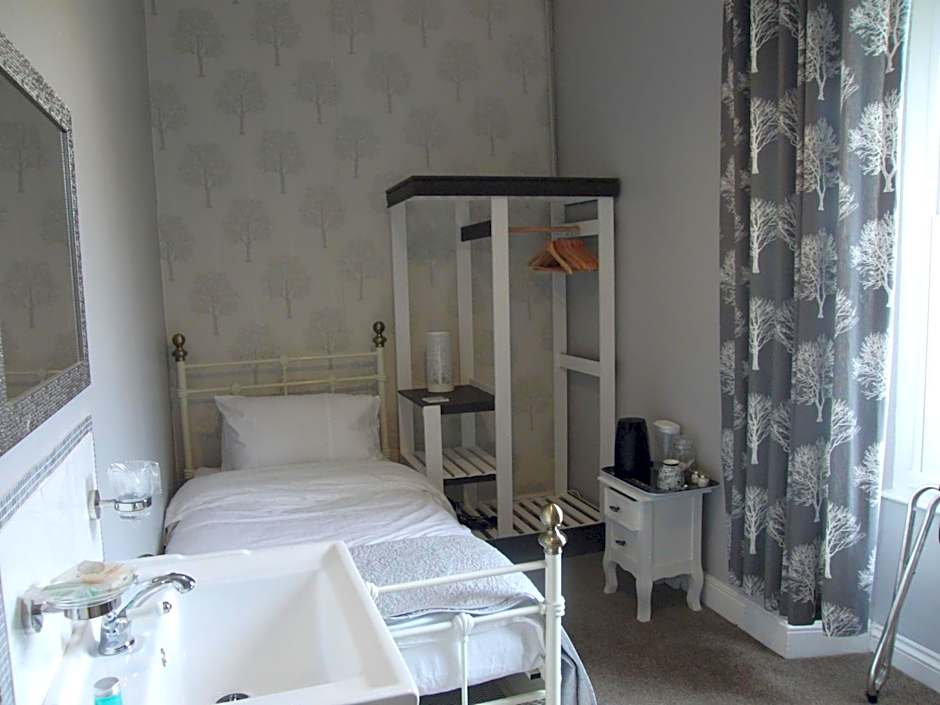 Llanwrtyd Hall B&B Angelis Holistic Retreat