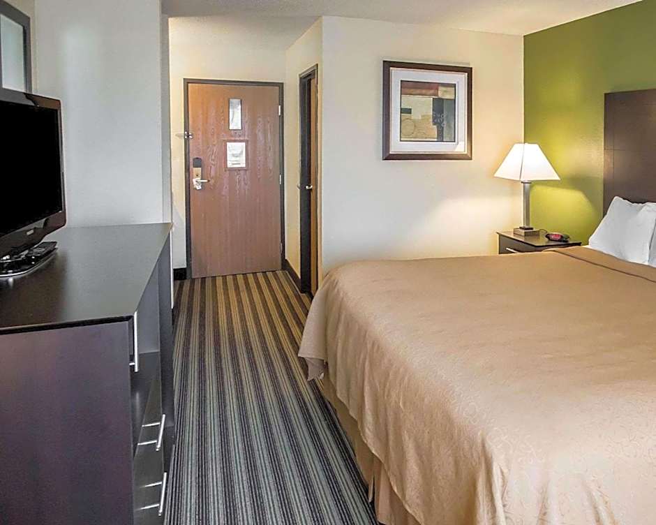 Quality Inn Chesterton near Indiana Dunes National Park I-94