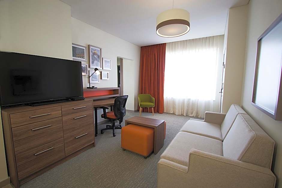 Fiesta Inn Suites Aeropuerto del Bajio