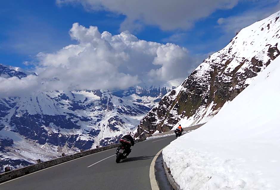 VÖTTER'S HOTEL in Kaprun am Kitzsteinhorn - Skibus direkt