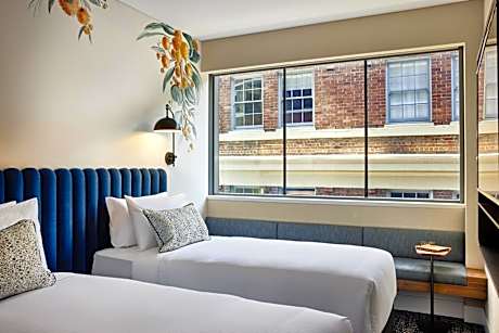 Twin Room with Street View - Non-Smoking