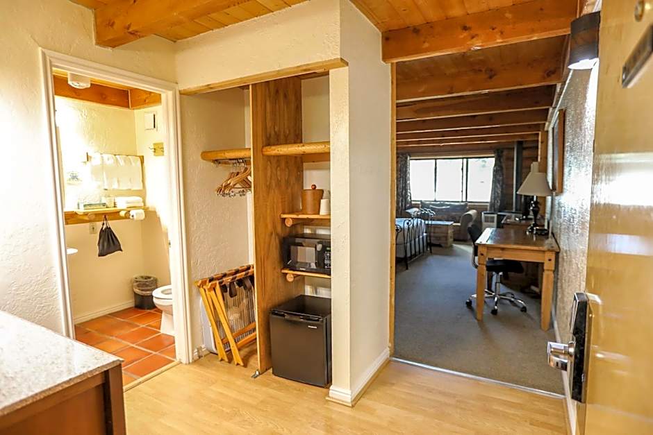 The Boulder Creek Lodge