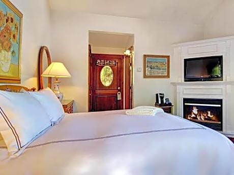 Premium Queen Room