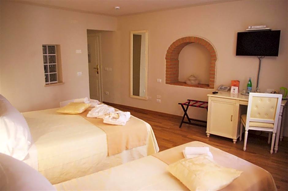 Hotel Volterra In Superior