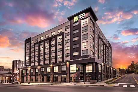 Holiday Inn Express & Suites Nashville West End - Univ Area by IHG