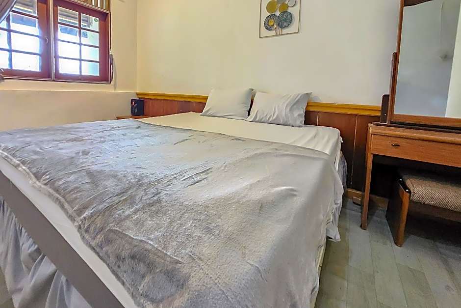 RedDoorz near Pasar Cipanas