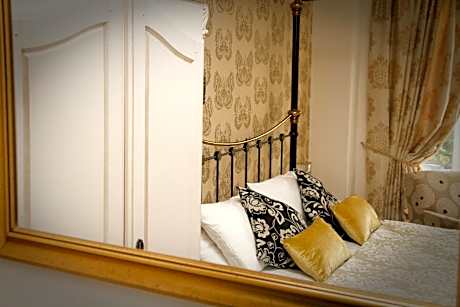 Superior Double Room with Four Poster Bed