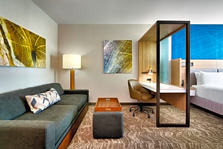 Queen Suite with Trundle Bed - Hearing Accessible