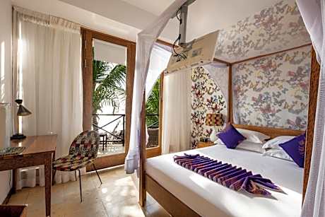 Z Hotel Queen Room with Sea View