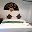 Phratamnak Inn - 100 meter from Beach