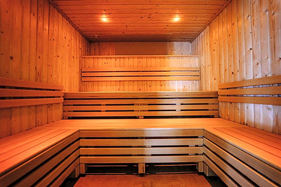 The Essex Golf & Country Club Hotel