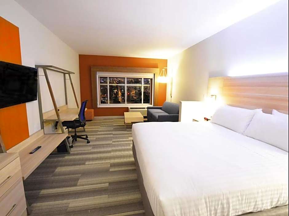 Holiday Inn Express & Suites Toledo South - Perrysburg by IHG