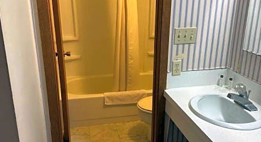 Love Hotels Western Holiday by OYO at Harlan Lake NE