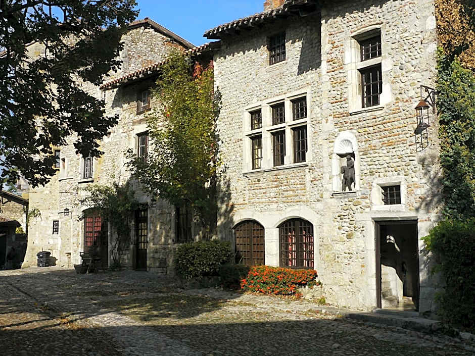 Hostellerie du Vieux Pérouges