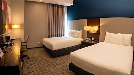 Quadruple Room with Roll-In Shower - Disability Access/Non Smoking