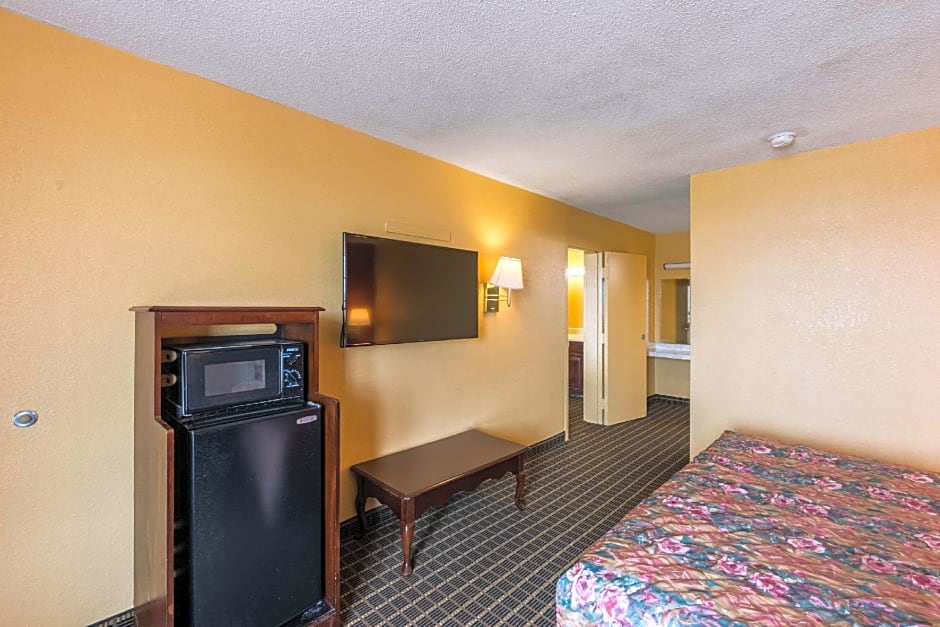 Econo Lodge Inn & Suites Orangeburg