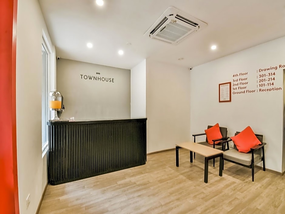 OYO Townhouse 182 Menka