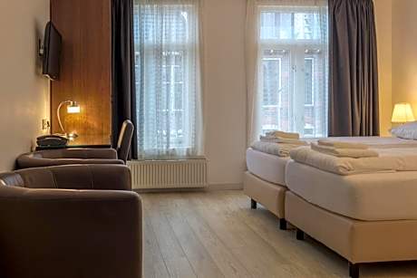 Triple Room with Bathroom