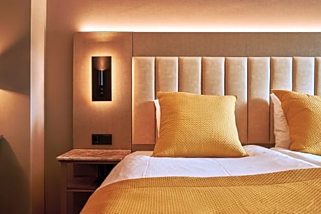 Twin Room with Bath