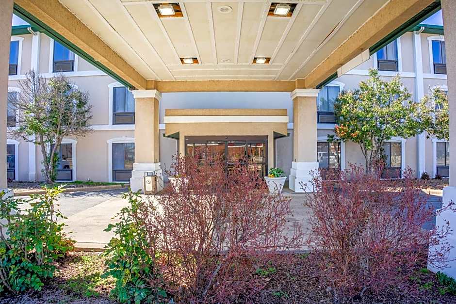 Ark Suites By OYO Jonesboro I-555