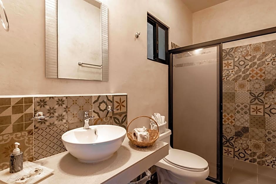 Hotel Colonial Zaci by GuruHotel