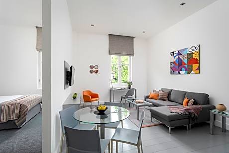 Premier One Bedroom Suite with Terrace Access