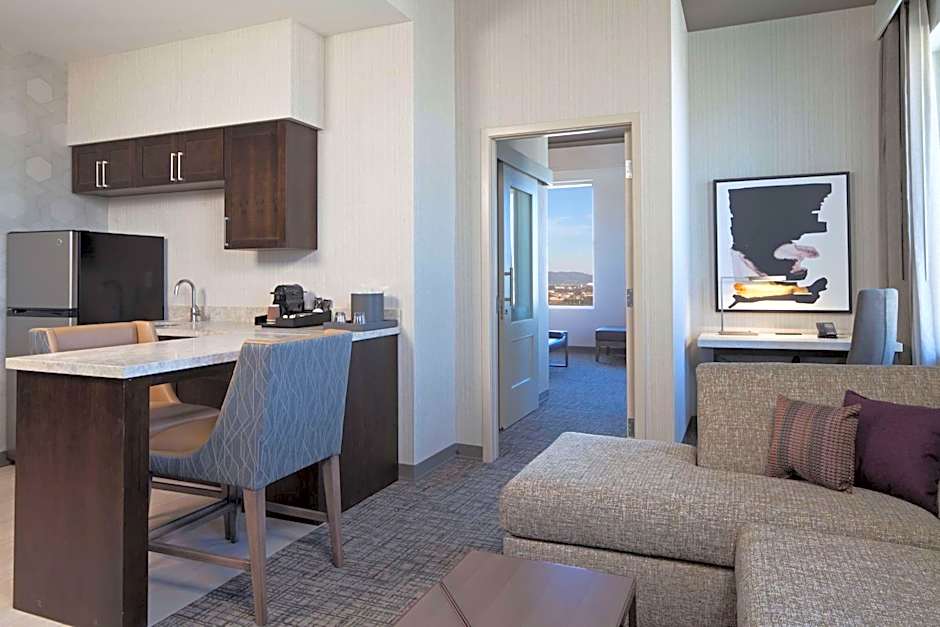 H Hotel Los Angeles, Curio Collection by Hilton