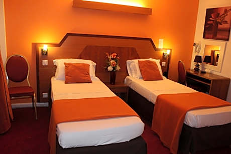Twin Room with Shower
